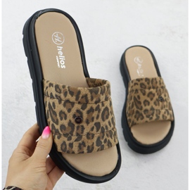 Flipers de couro feminino na plataforma com bege helios 156.731 1