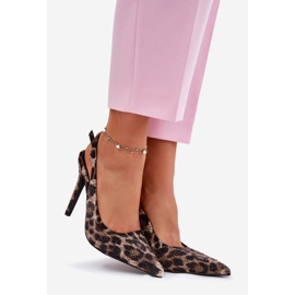 Inna Sandálias decoradas em um pin bege e estampa de leopardo preto 1