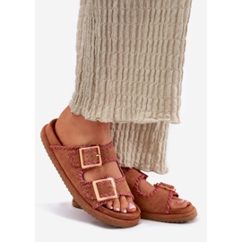 Inna Chinelos femininos com fivelas e camelo decorativo castanho 1 Inna Chinelos femininos com fivelas e camelo decorativo castanho 1