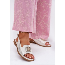 S.Barski Sandálias femininas elegantes de salto plano com um ornamento de S. Barski KV51-082 Silver prata 2