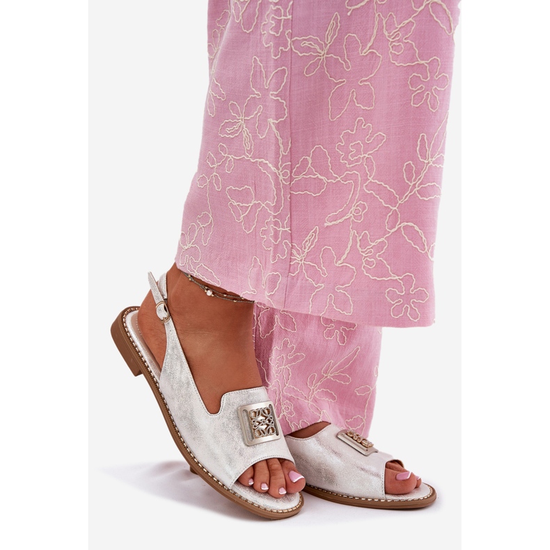 S.Barski Sandálias femininas elegantes de salto plano com um ornamento de S. Barski KV51-082 Silver prata 1