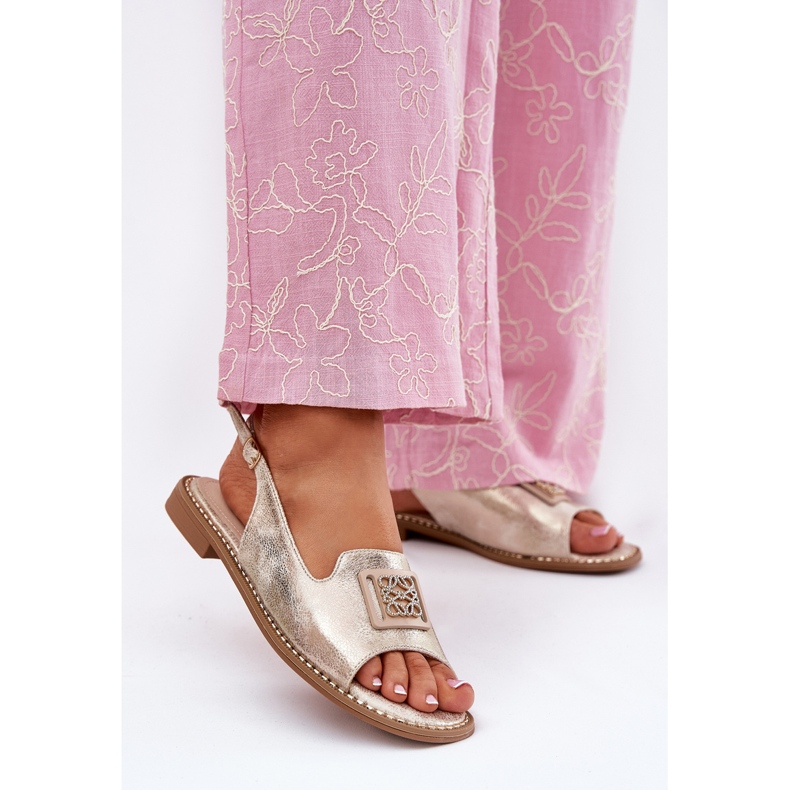 S.Barski Sandálias planas femininas elegantes com um ornamento de S. Barski KV51-082 Gold dourado 2