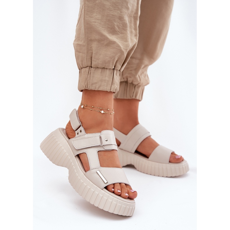 EVento Sandálias de couro feminino na plataforma bege 2
