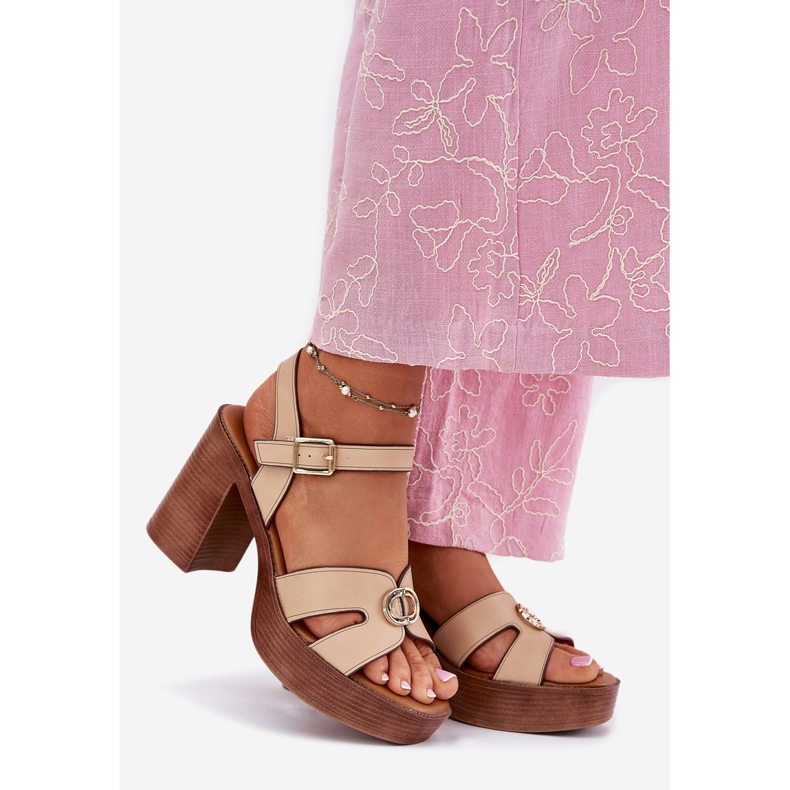 EVento Sandálias femininas no poste com um bege de decoração de ouro 1