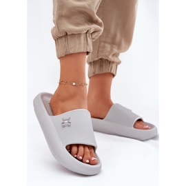 Flips de espuma feminina na plataforma com um urso de pelúcia Vinceza 75210 cinza 2