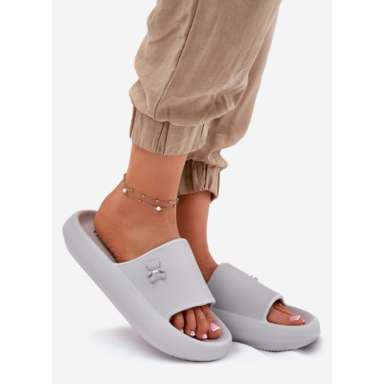 Flips de espuma feminina na plataforma com um urso de pelúcia Vinceza 75210 cinza 1