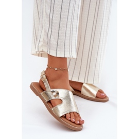 Sandálias femininas planas com um detalhe decorativo de Vinceza 17378 Zlotys dourado 2