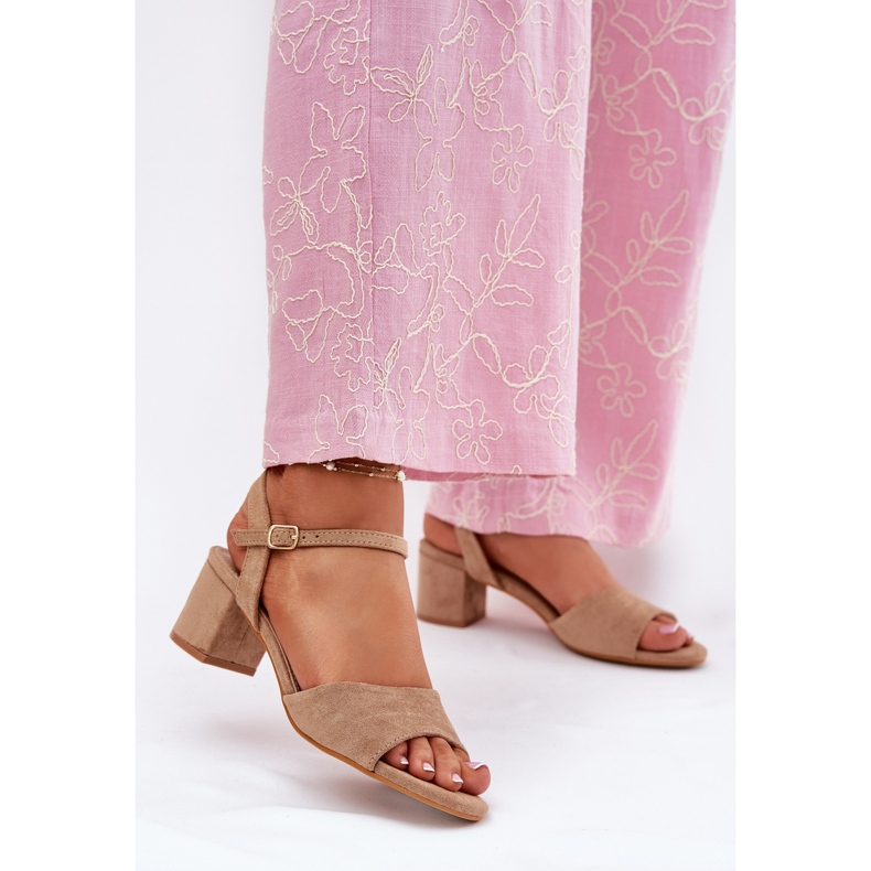 EVento Sandálias de saltos altos de saltos altos de camurça ecológica bege 2