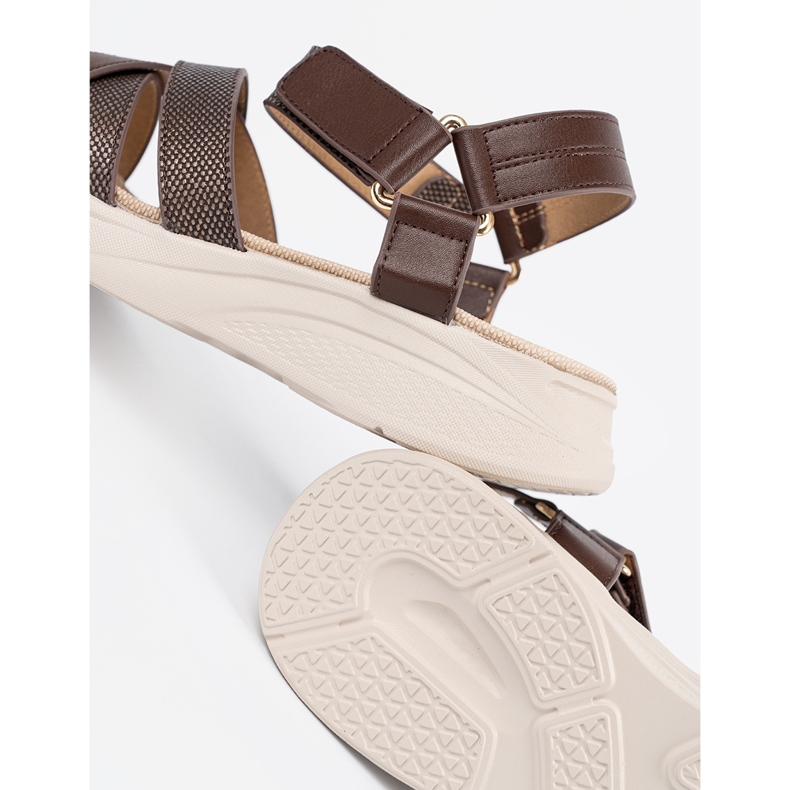 Sergio Leone Sandálias marrons em uma plataforma branca marrom 1