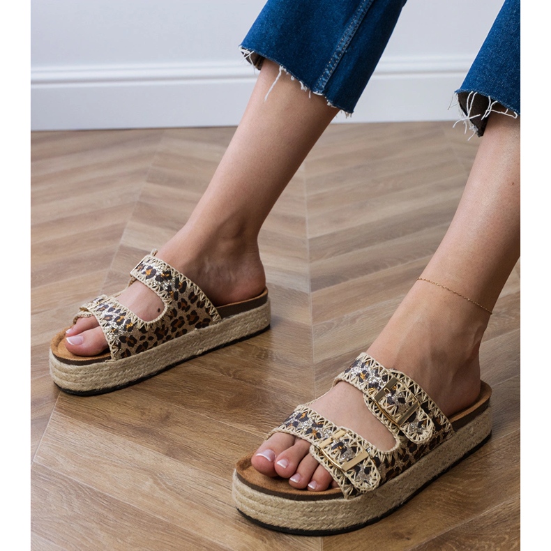 Flipers de leopardo alpargalizados com fivelas marrom 1