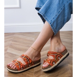 Chinelos étnicos laranja com grampos em listras 2 Chinelos étnicos laranja com grampos em listras 2