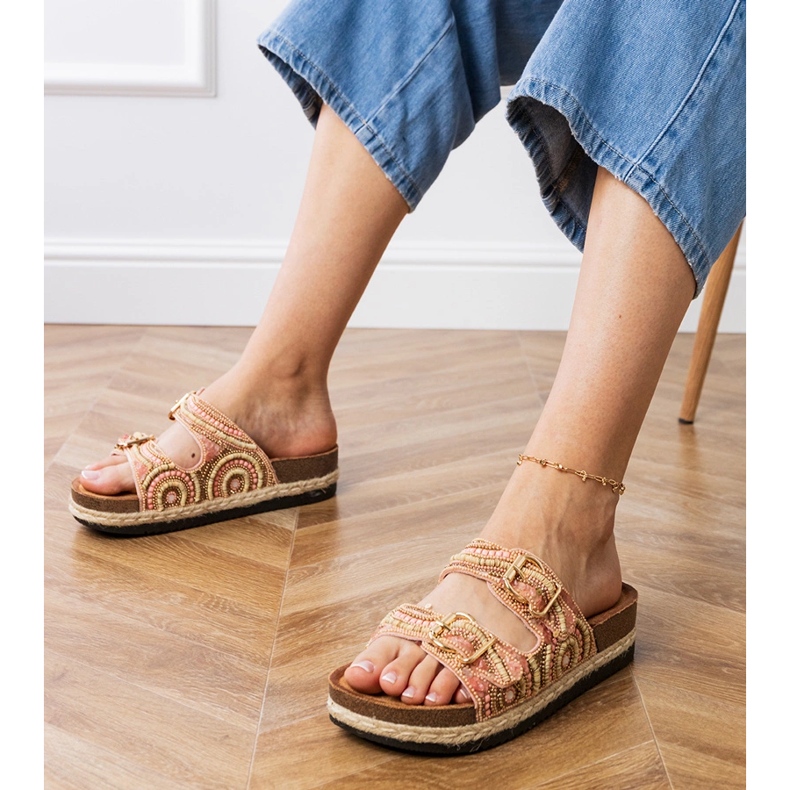 Chinelos étnicos rosa com grampos em listras 1