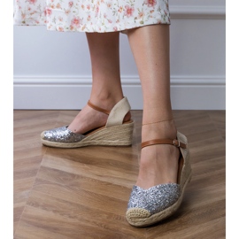 Sandálias de brocado prateado na cunha prata 1