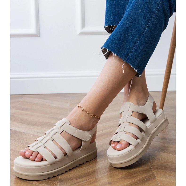 Sandálias de gladiador bege na plataforma 2