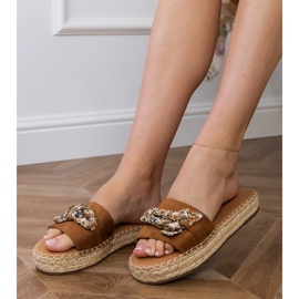 Alpargelas marrons com um arco castanho 2