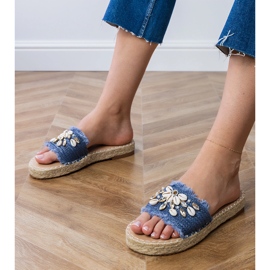 Chinelos azuis de alpargelo com conchas azul 1