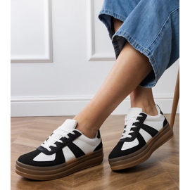 Tênis preto feminino na plataforma 2