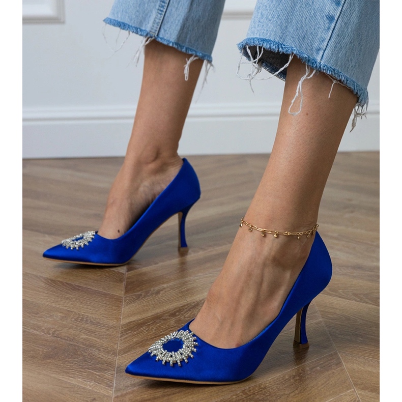 Bombas de cetim azul com zircões 1