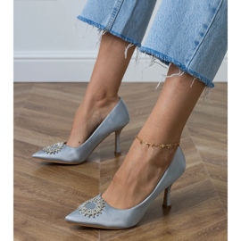 Bombas de cetim de prata com zircões 1 Bombas de cetim de prata com zircões 1