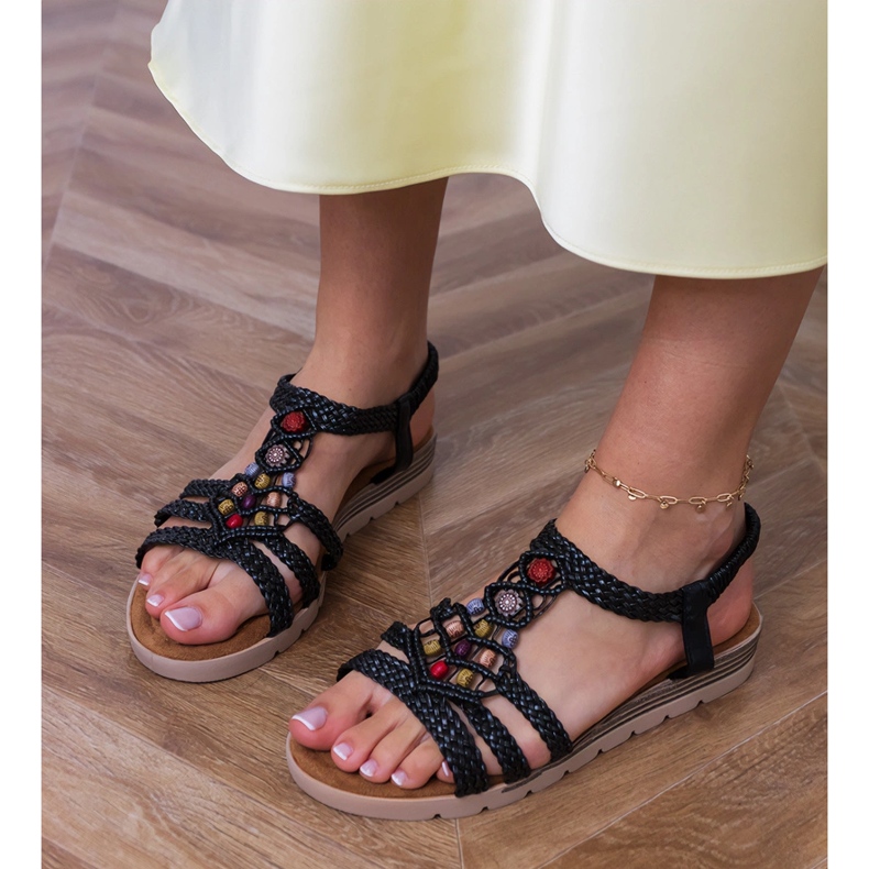 Sandálias trançadas pretas decoradas com contas preto 2