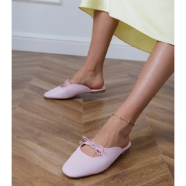 Flip -flops rosa construído em uma sola plana 1 Flip -flops rosa construído em uma sola plana 1