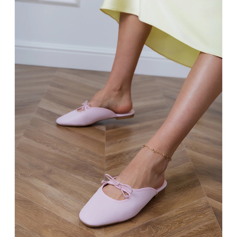 Flip -flops rosa construído em uma sola plana 1 Flip -flops rosa construído em uma sola plana 1