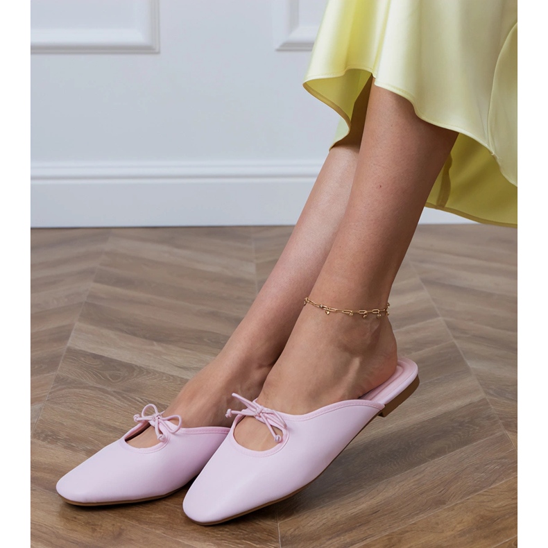 Flip -flops rosa construído em uma sola plana 2 Flip -flops rosa construído em uma sola plana 2