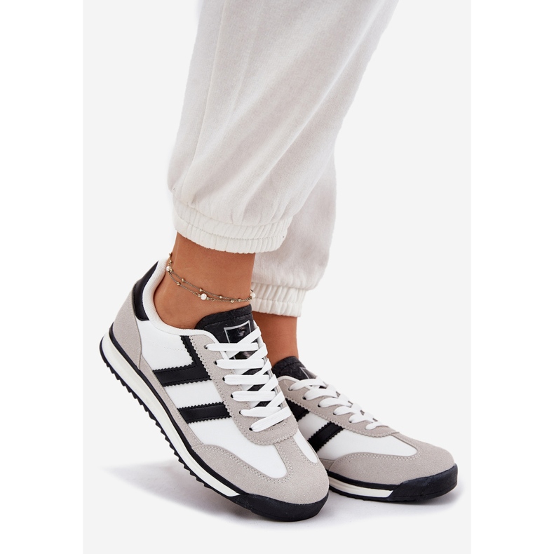 Tênis brancos de baixo feminino 1