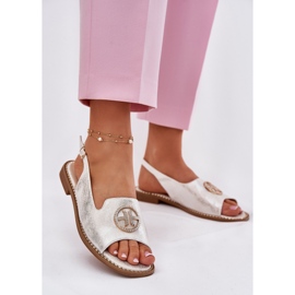 S.Barski Sandálias femininas de salto plano com um ornamento de S. Barski KV51-002 Silver prata 2