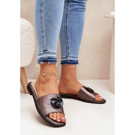 S.Barski Os chinelos femininos de salto plano com detalhe de grafite KV51-007 decorativo prata 2