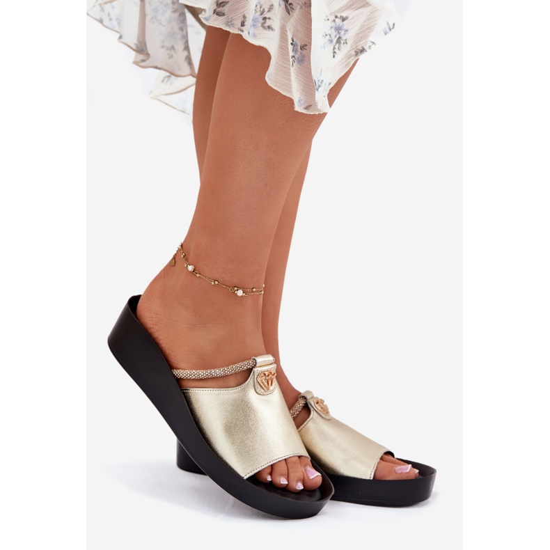 S.Barski Flip-flops de couro feminino com uma tira de ouro KV51-034 decorativa dourado 1