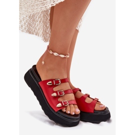 Chinelos femininos na plataforma com listras vermelhas vermelho 1 Chinelos femininos na plataforma com listras vermelhas vermelho 1