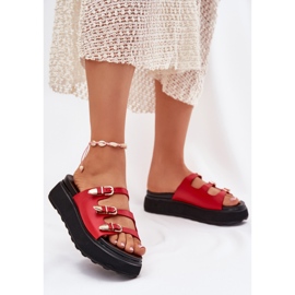 Chinelos femininos na plataforma com listras vermelhas vermelho 2 Chinelos femininos na plataforma com listras vermelhas vermelho 2