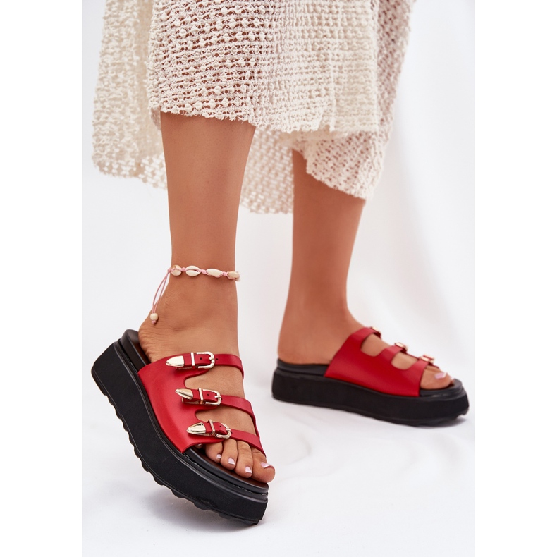 Chinelos femininos na plataforma com listras vermelhas vermelho 2