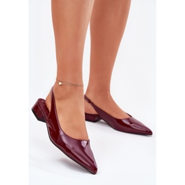 Ballerinas pintadas de bordas de bordas vermelho 2