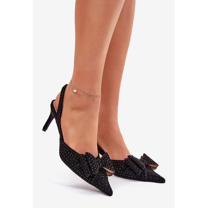 Saltos altos decorados com salto aberto e arco preto 1