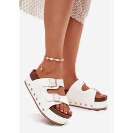 Chinelos femininos com fivelas em uma enorme plataforma branca branco 2
