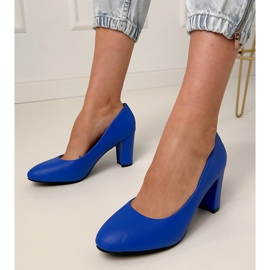 Bombas clássicas azuis no post azul 1