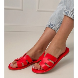 Flip -flops vermelhos decorados com recortes 1 Flip -flops vermelhos decorados com recortes 1