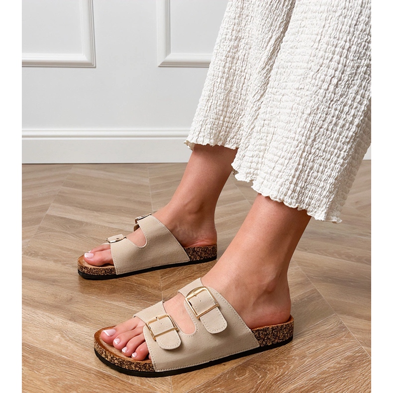 Abas bege com grampos em uma sola de cortiça 1