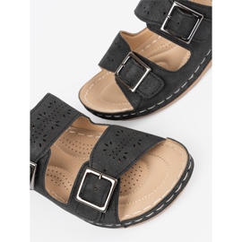 Seastar Chinelos em uma cunha baixa com grampos pretos 1