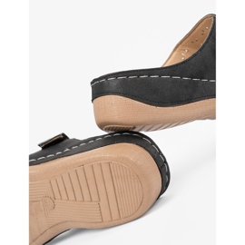 Seastar Chinelos em uma cunha baixa com grampos pretos 2