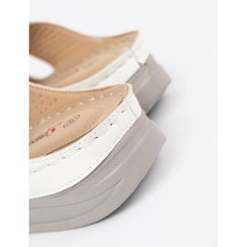 Seastar Chinelos brancos claros em uma cunha baixa 1