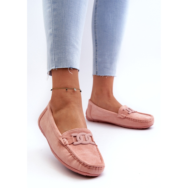 Mulheres de rosa claro femininas e ecológicas com um ornamento 4