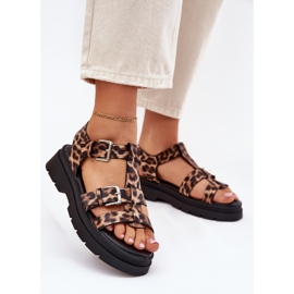 Sandálias de couro ecológico feminino com braçadeiras de fivela de leopardo bege 2