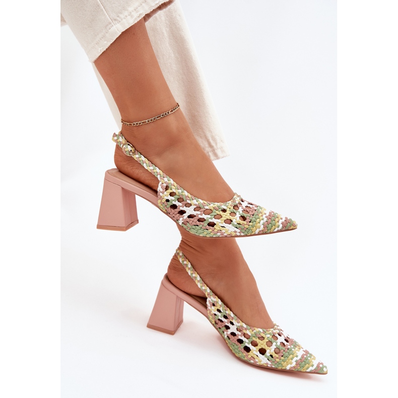 Sandálias com tranças no post rosa 1