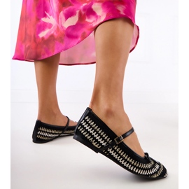 Bailarinas de material preto com uma fivela e um arco 1 Bailarinas de material preto com uma fivela e um arco 1