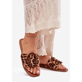 Chinelos planos femininos com uma fivela de leopardo decorativo marrom 1
