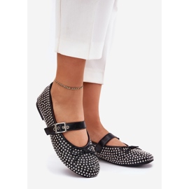 Bailarinas decoradas com um arco e um cinturão preto 1