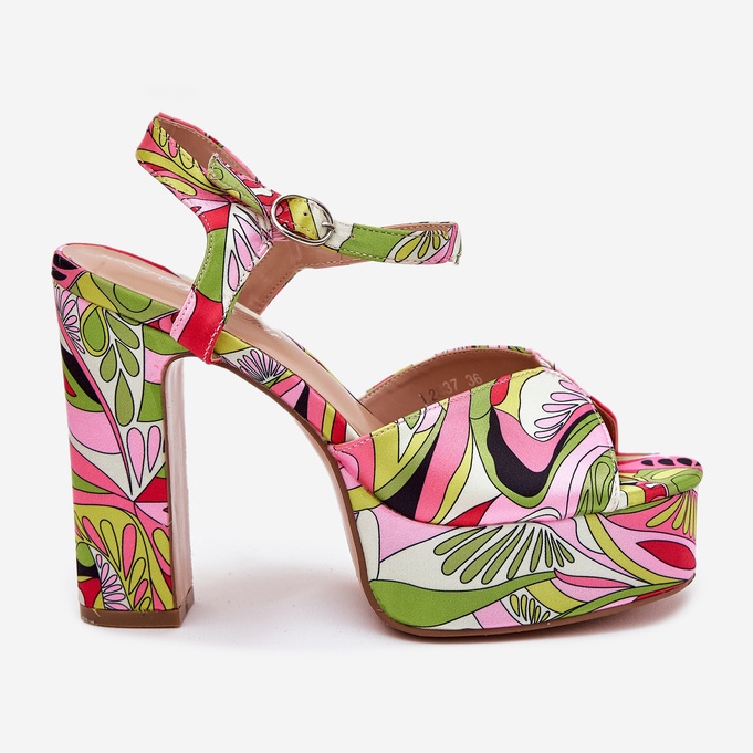 Sandálias padronizadas na postagem e plataforma-verde-rosa 1